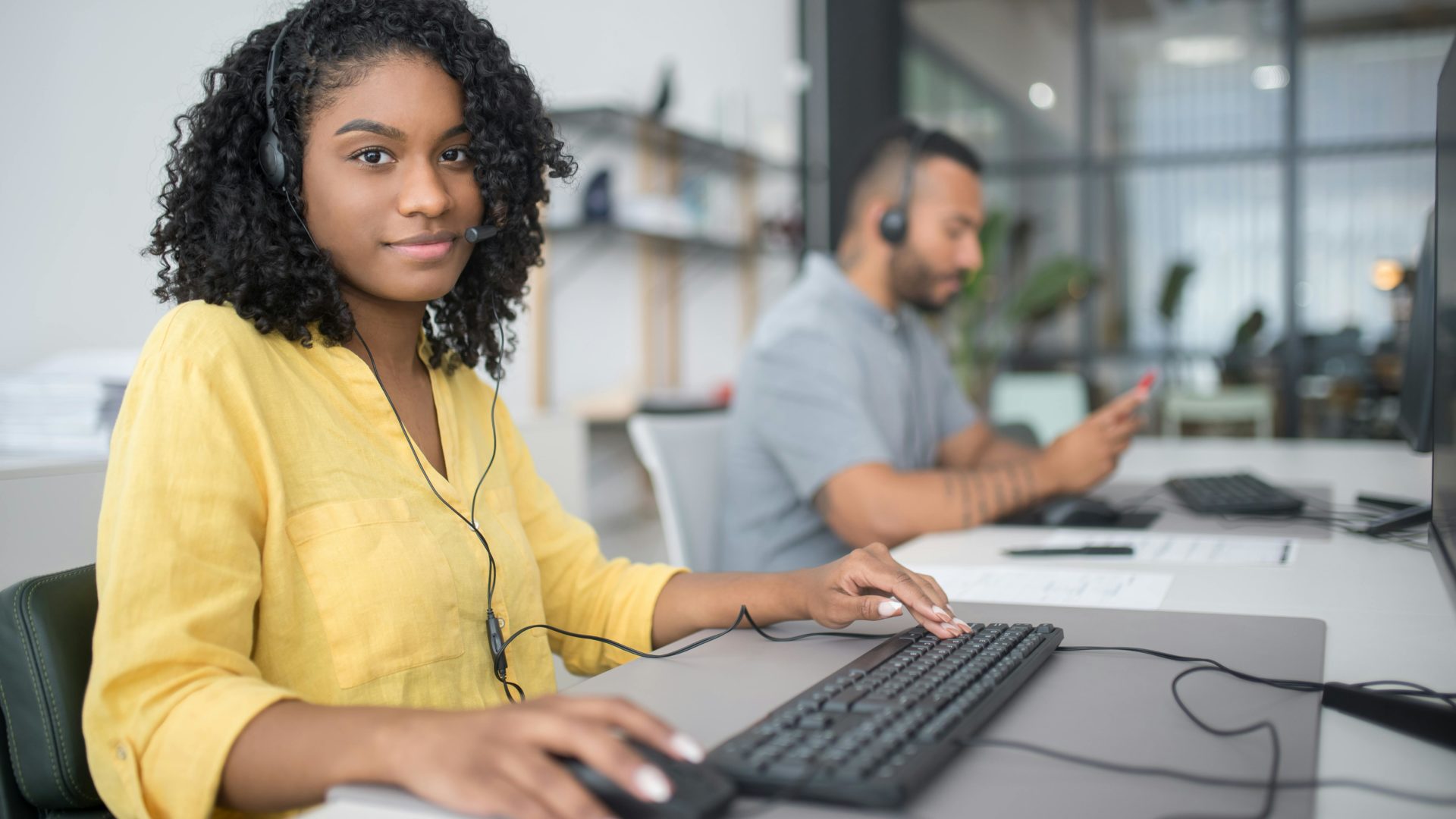 télésecrétaire qui répond aux appels entrants